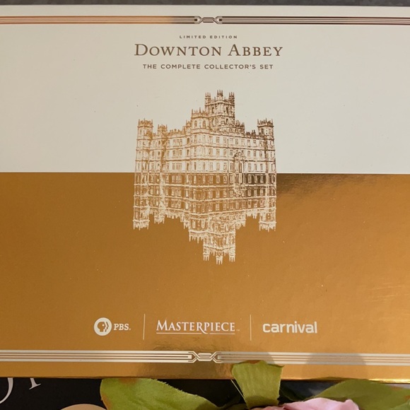 Downton Abbey Collector’s Set - Picture 2 of 6